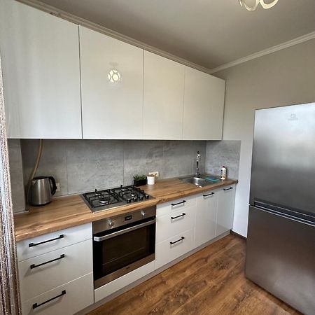 1Кім В Центрі,Вул.Набережна Rivne Extérieur photo